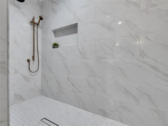 $340,000 | 2825 Encino Avenue, Bay City, TX 77414