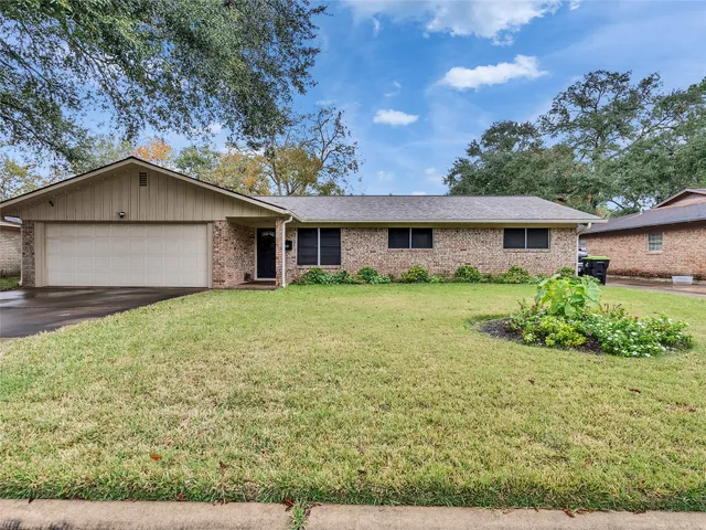 $340,000 | 2825 Encino Avenue, Bay City, TX 77414