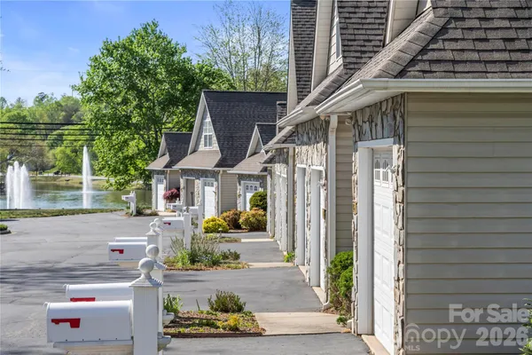 $499,000 | 206 Waters Edge Drive, Weaverville, NC 28787
