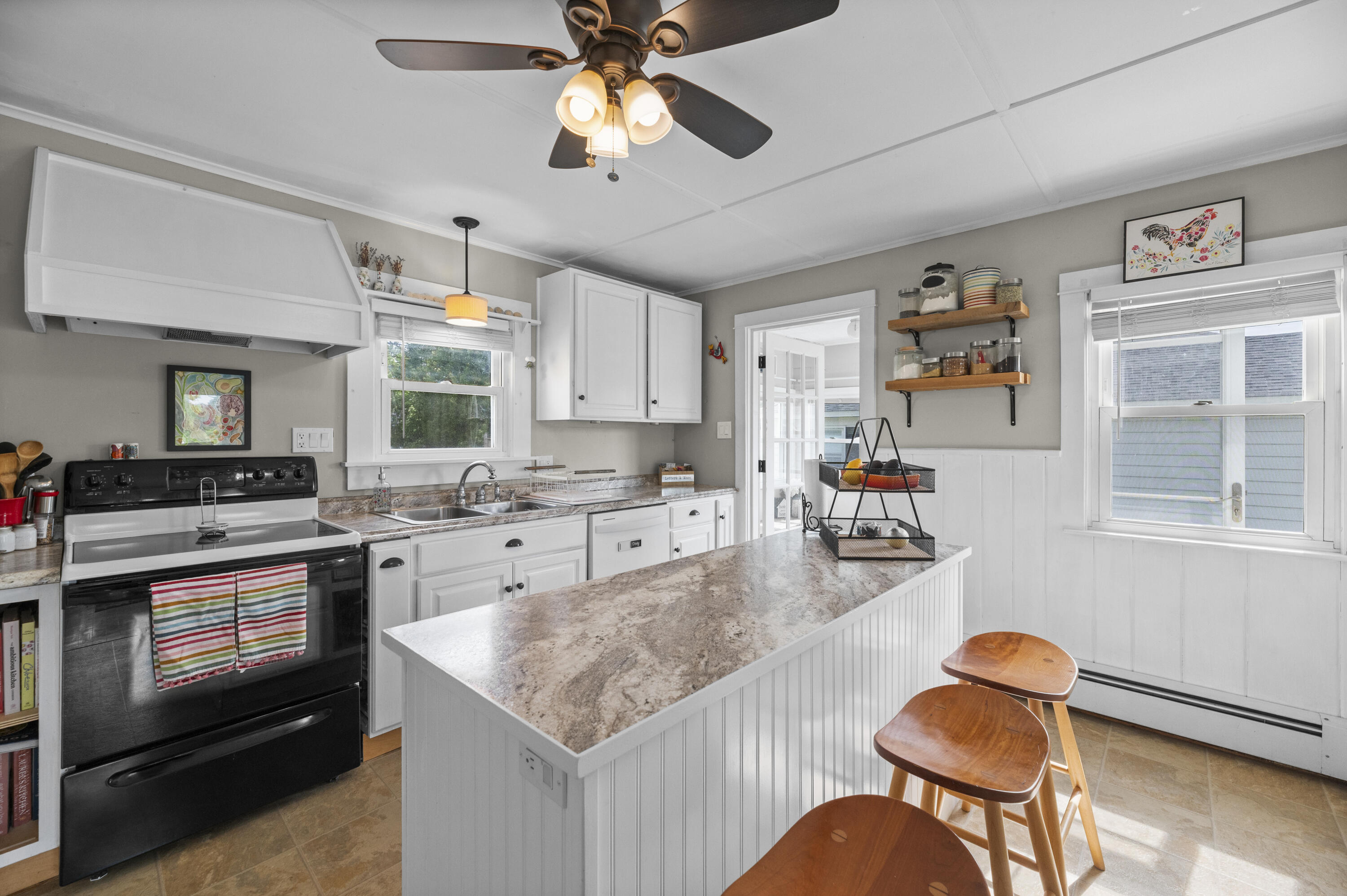 47 Violette Avenue Waterville, ME 04901 - Photo 3 of 29 DSC_3982