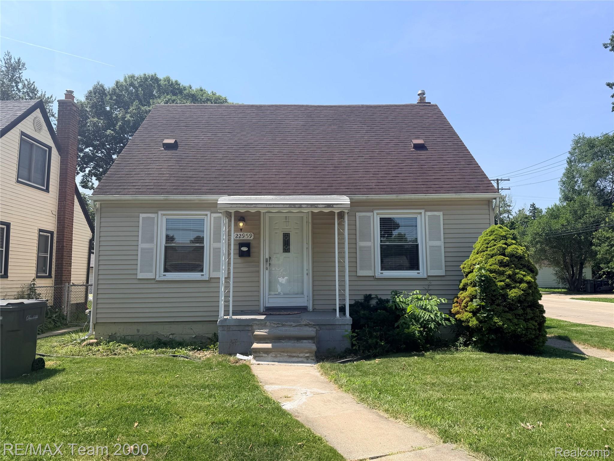 22959 Cleveland Street Dearborn, MI 48124 - Photo 1 of 12 IMG_6041.jpeg