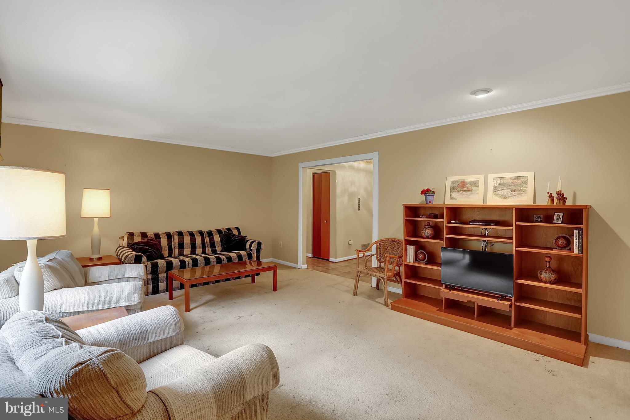 2232 Kings House Road Silver Spring, MD 20905 - Photo 3 of 30 Family Room