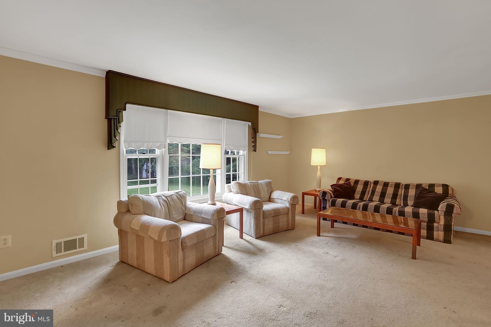 2232 Kings House Road Silver Spring, MD 20905 - Photo 4 of 30 Family Room
