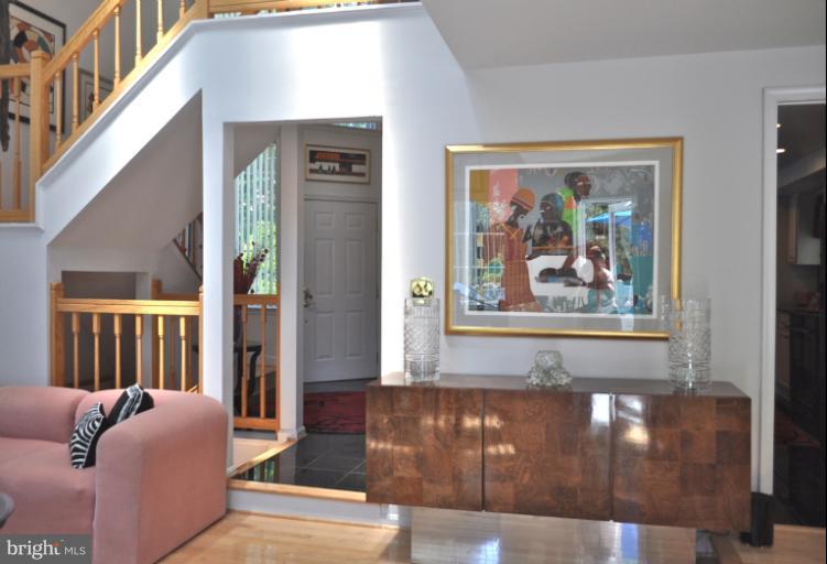 1550 Deer Point Way Reston, VA 20194 - Photo 4 of 30 a living room with furniture and a window