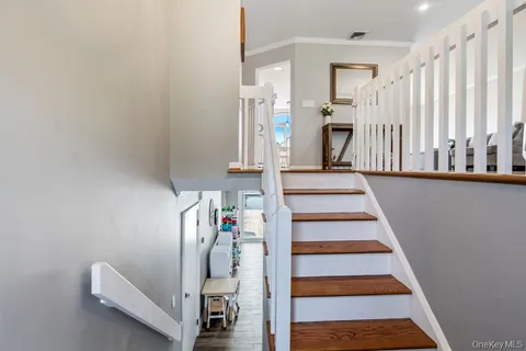 $1,199,999 | 159 Driftwood Drive, West Islip, NY 11795