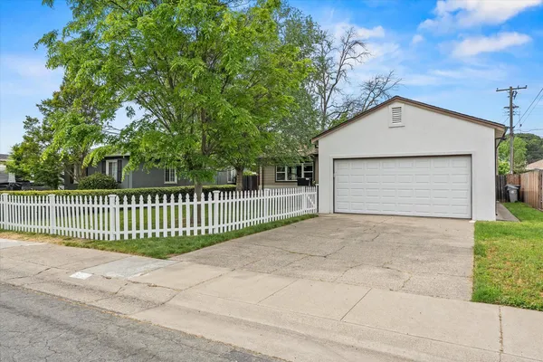 $575,000 | 5408 Helen Way, Sacramento, CA 95822