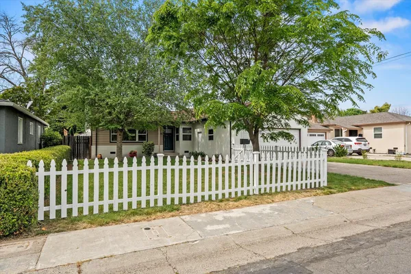 $575,000 | 5408 Helen Way, Sacramento, CA 95822