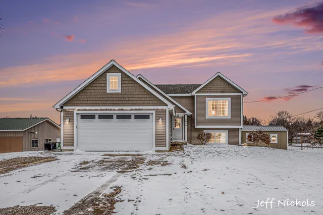 $449,000 | 3955 Arthur Street East, Coopersville, MI 49404