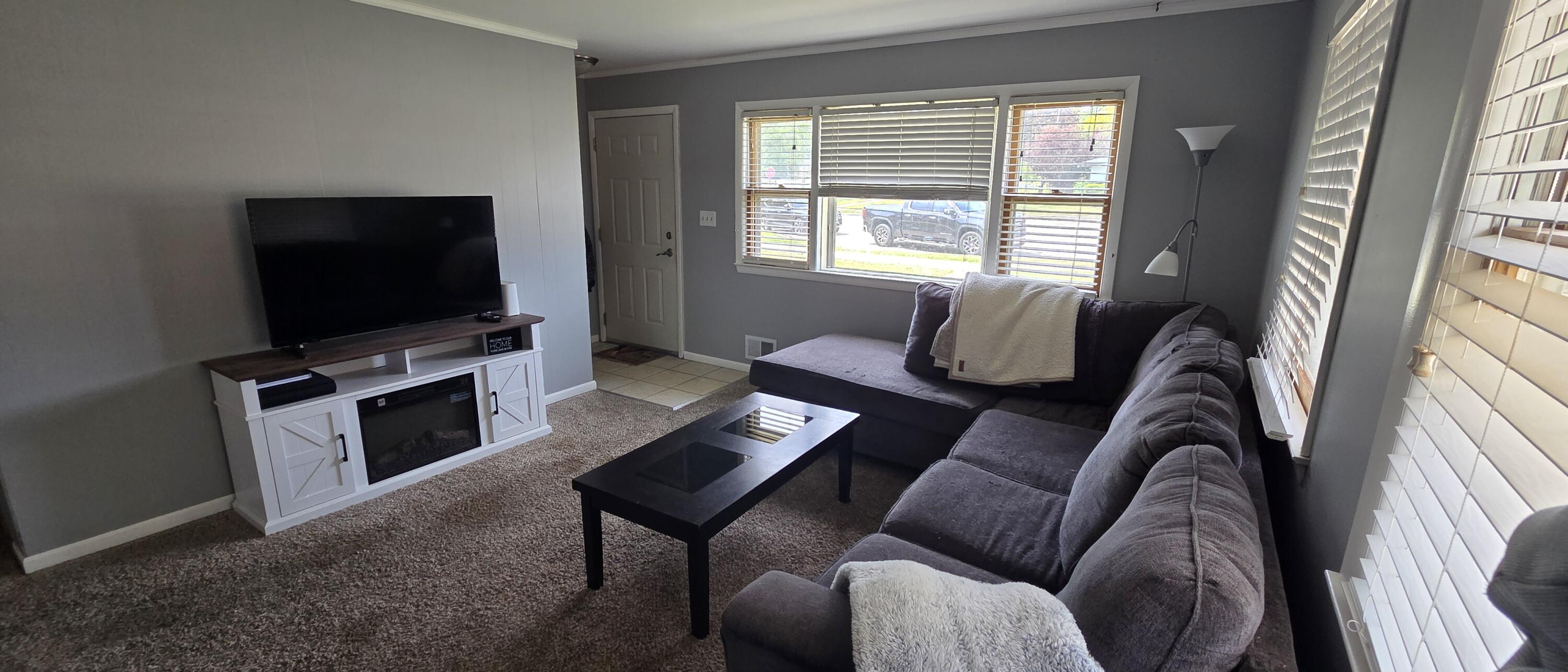 1709 Mercury Circle Racine, WI 53404 - Photo 11 of 23 Living Room