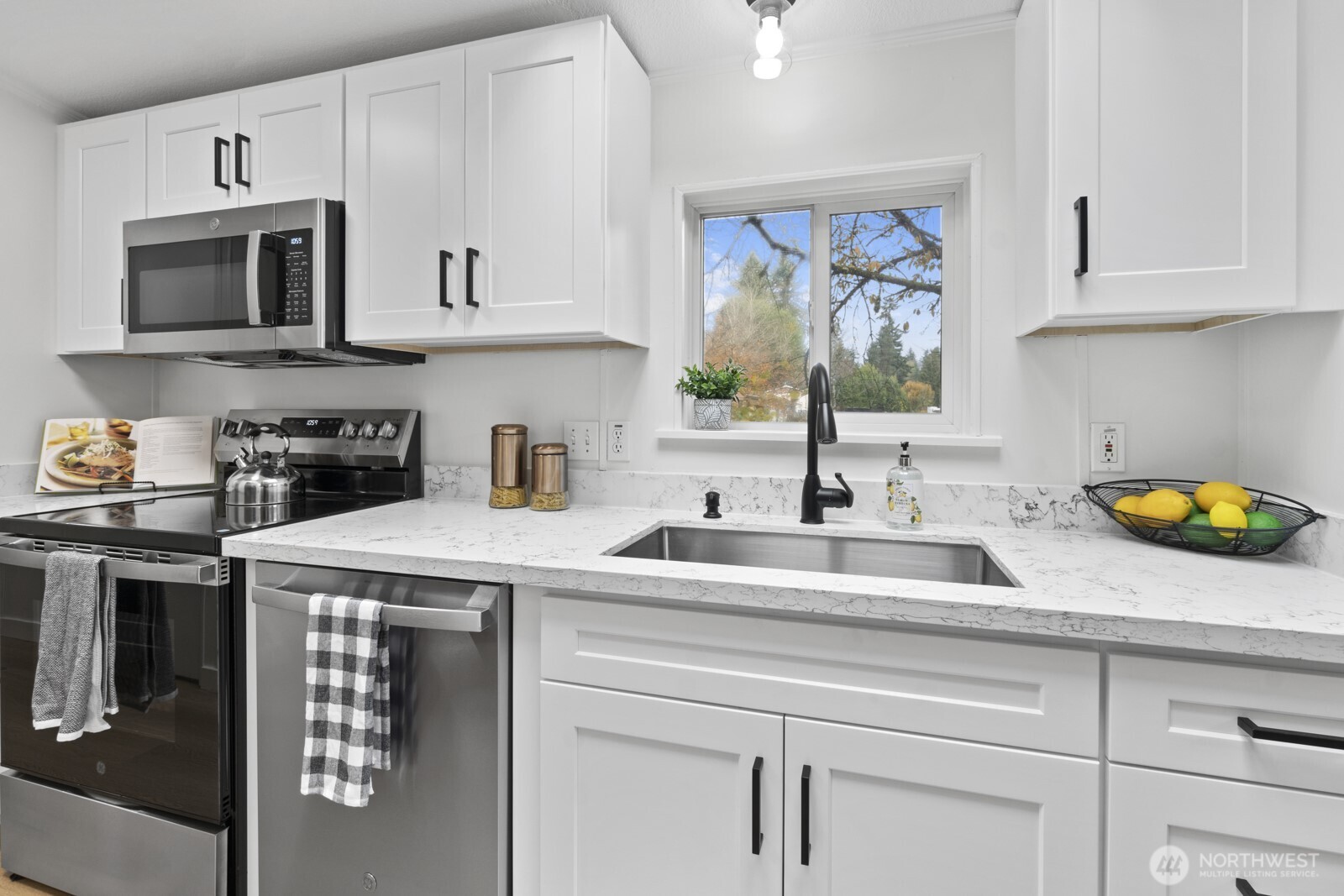 36935 4th Avenue Southwest Federal Way, WA 98023 - Photo 11 of 35