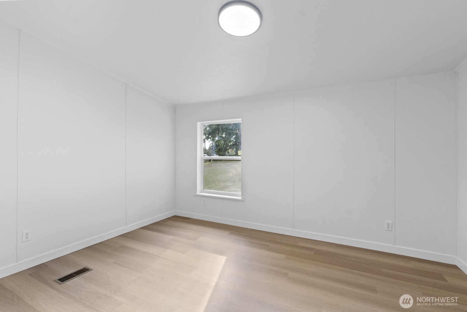 36935 4th Avenue Southwest Federal Way, WA 98023 - Photo 22 of 35