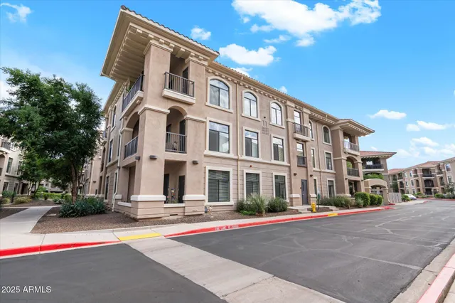 $435,000 | 11640 North Tatum Boulevard, Unit 1066, Phoenix, AZ 85028