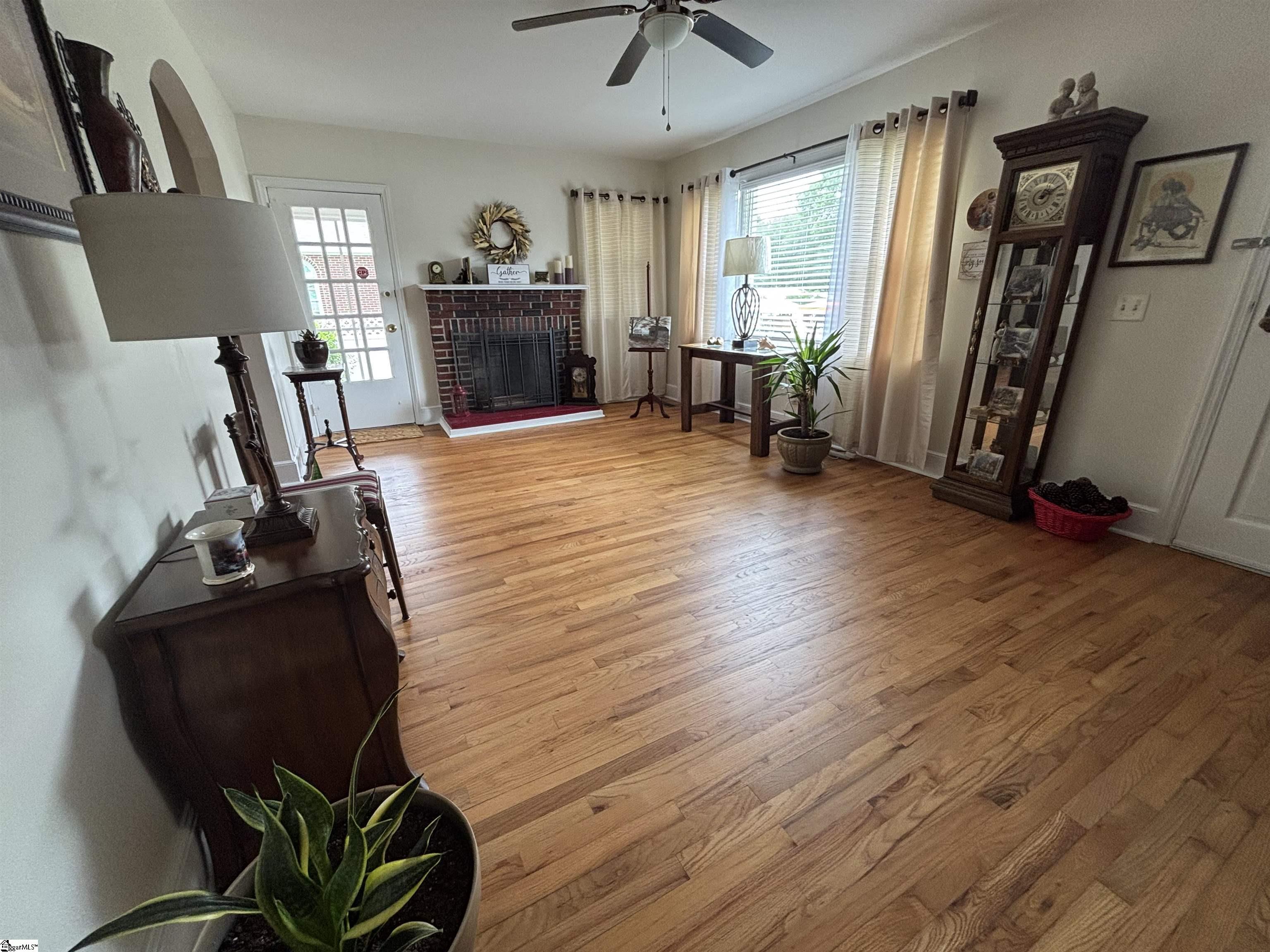 422 East Savannah Street Calhoun Falls, SC 29628 - Photo 2 of 27
