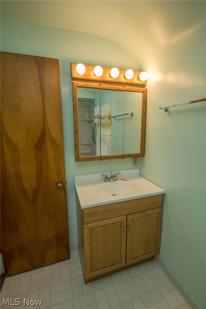 1371 Croyden Road Lyndhurst, OH 44124 - Photo 16 of 23 Gallery Image 16