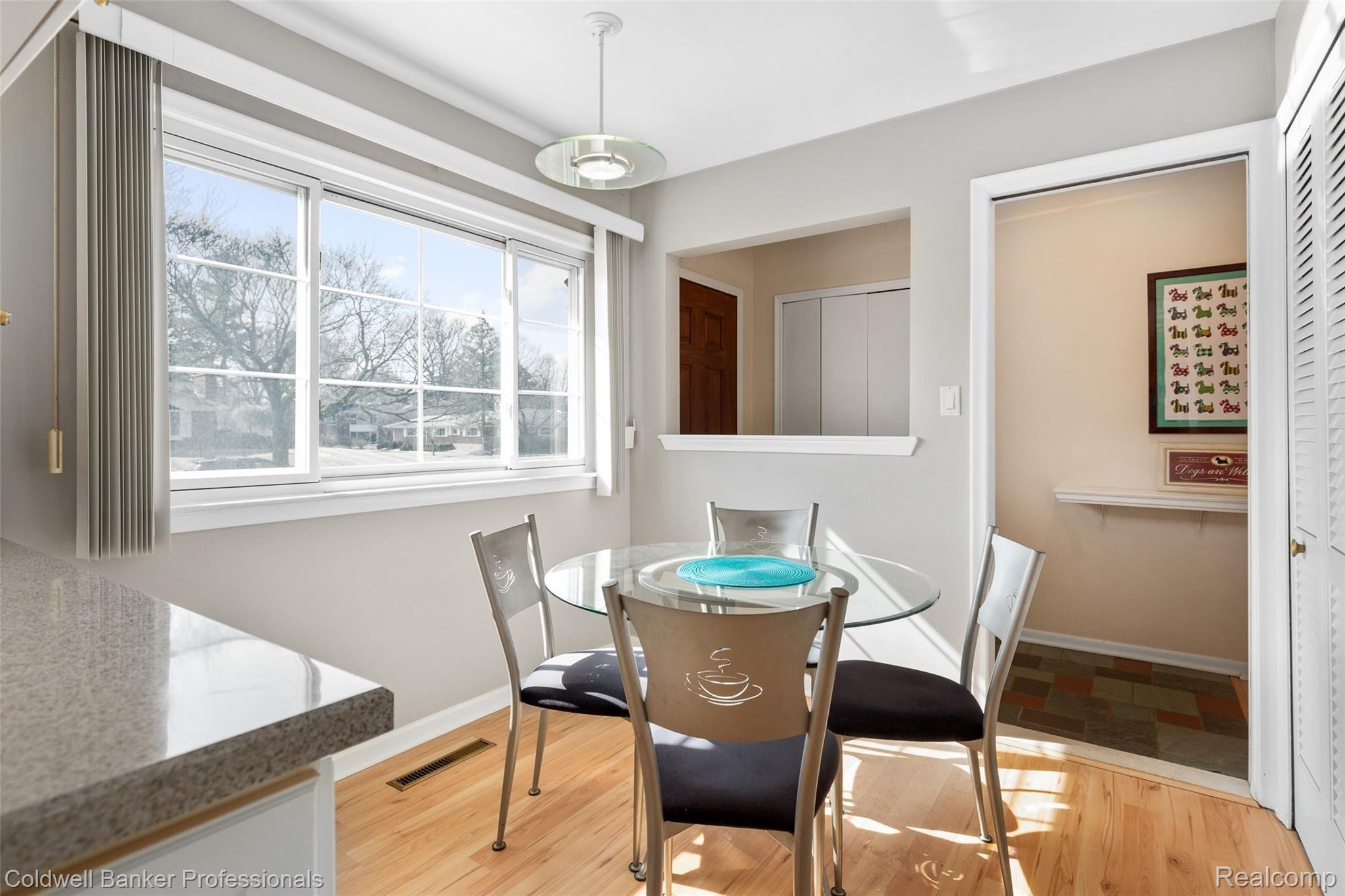951 North Reading Road Bloomfield Hills, MI 48304 - Photo 13 of 29 Eating Area.jpg