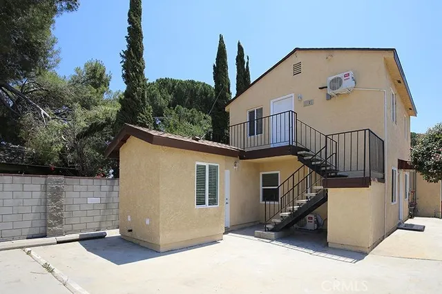 $1,900 | 10709 Sherman Place, Unit 10713, Sun Valley, CA 91352