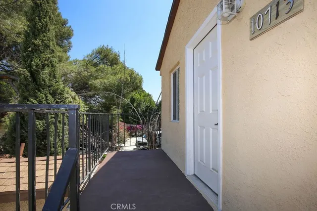 $1,900 | 10709 Sherman Place, Unit 10713, Sun Valley, CA 91352