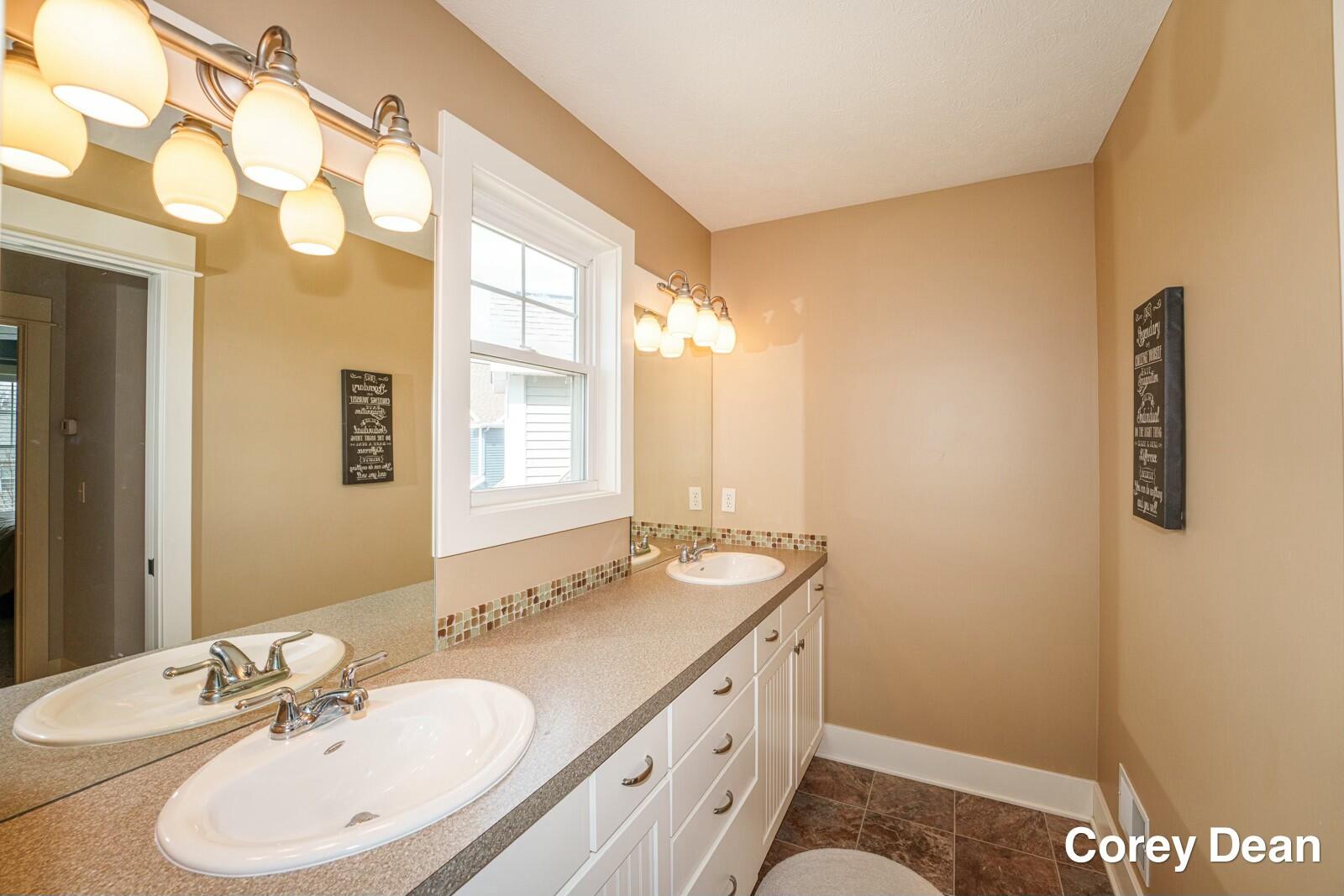 8262 Hunting Court Jenison, MI 49428 - Photo 19 of 46 tempImageZTucdu