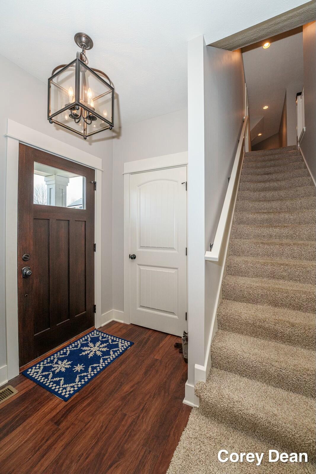 8262 Hunting Court Jenison, MI 49428 - Photo 6 of 46 tempImagelWJkqB