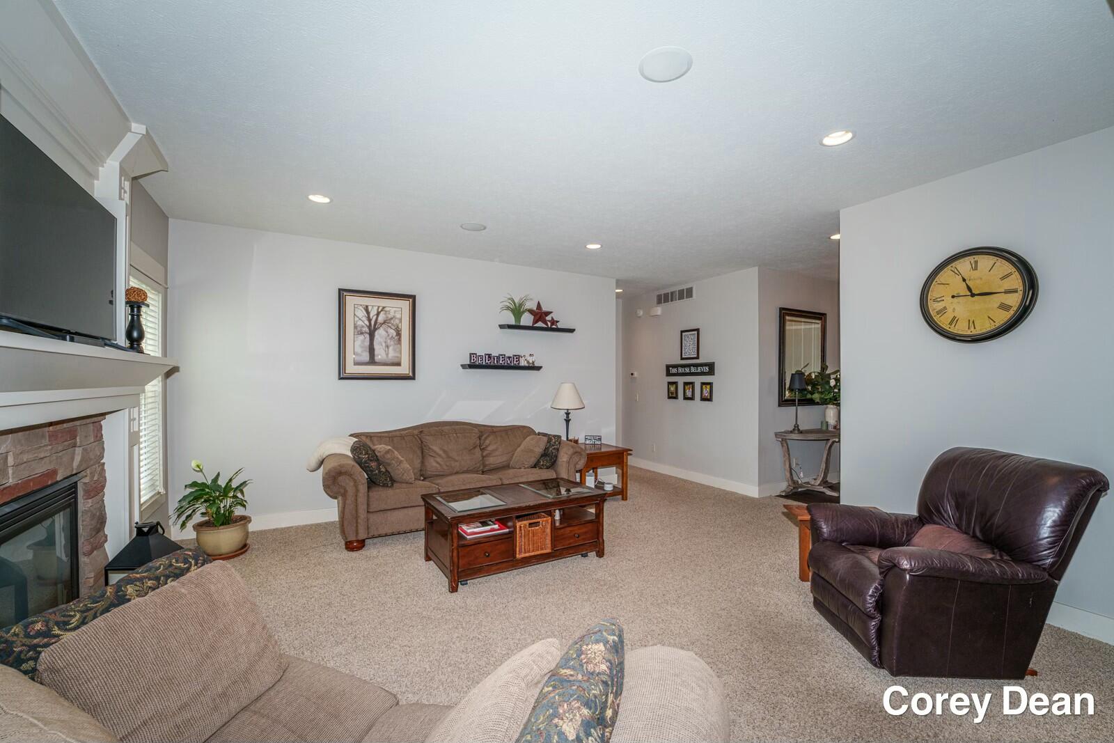8262 Hunting Court Jenison, MI 49428 - Photo 8 of 46 tempImageEqycy3