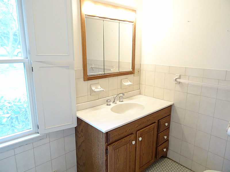 34 Bennington Road Cranston, RI 02920 - Photo 12 of 16 Bathroom.