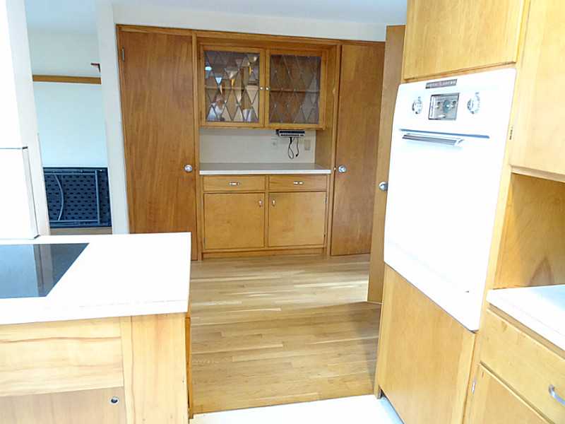 34 Bennington Road Cranston, RI 02920 - Photo 5 of 16 Kitchen.