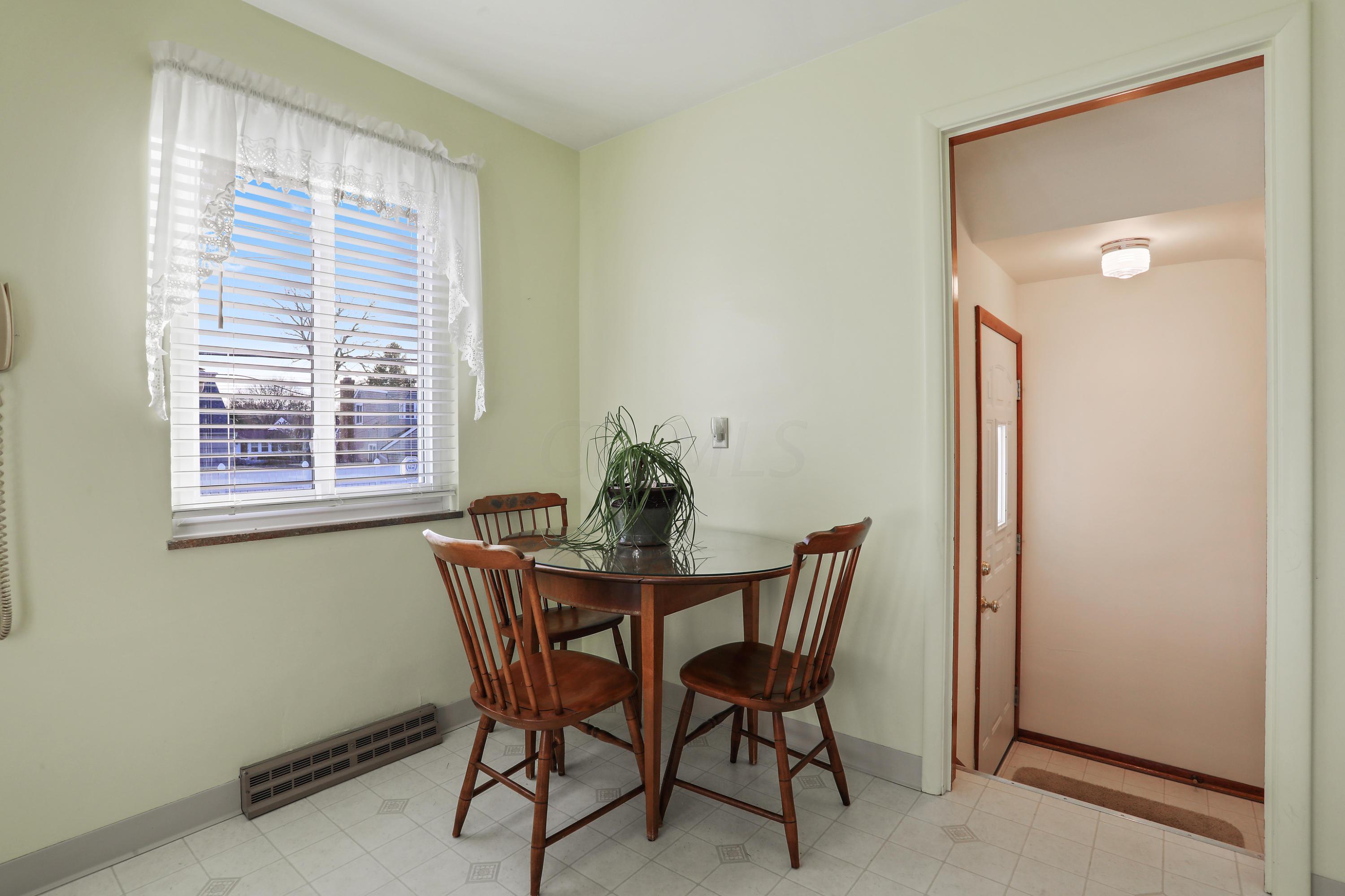 2687 Edgevale Road Columbus, OH 43221 - Photo 13 of 31