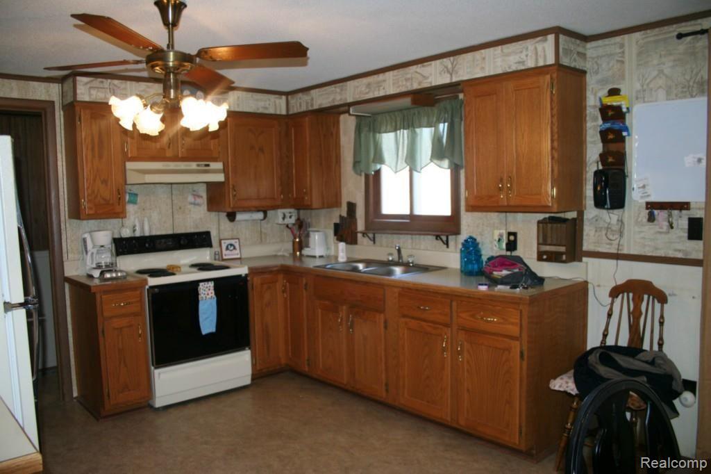 2641 North Branch Road North Branch, MI 48461 - Photo 4 of 9