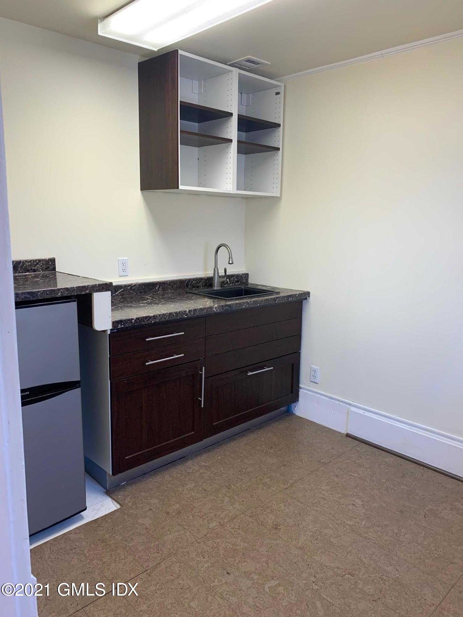 20 Division Street, Unit B Greenwich, CT 06830 - Photo 8 of 12 Kitchen