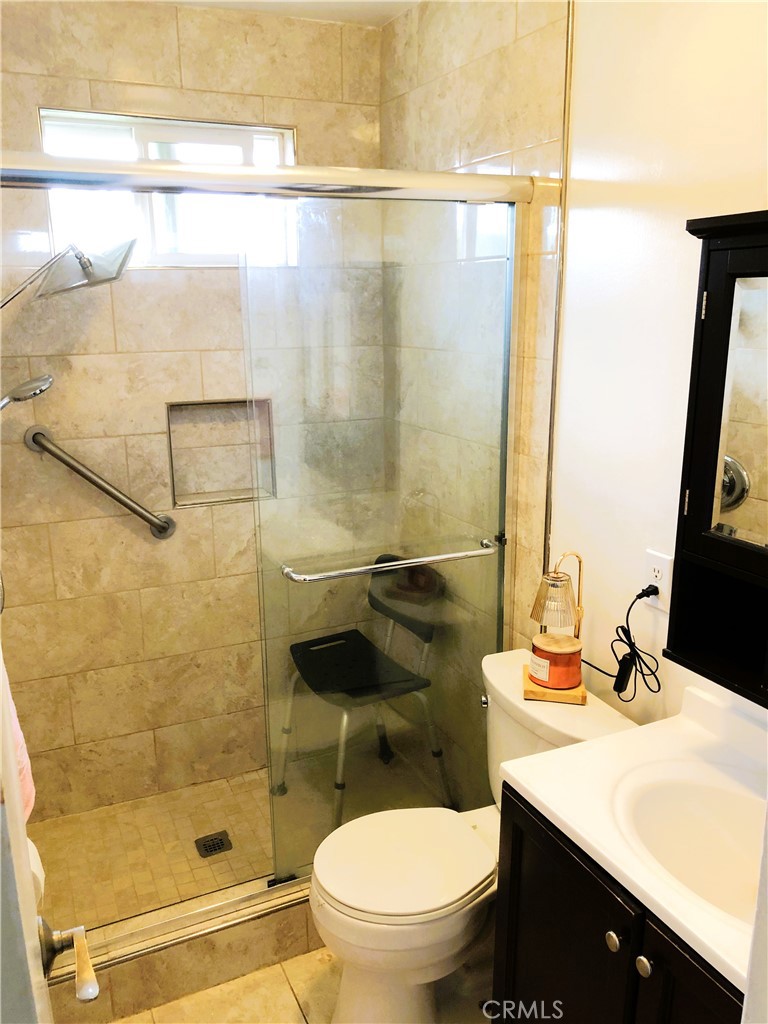 8808 Olive Street Bellflower, CA 90706 - Photo 25 of 42 Bathroom #1