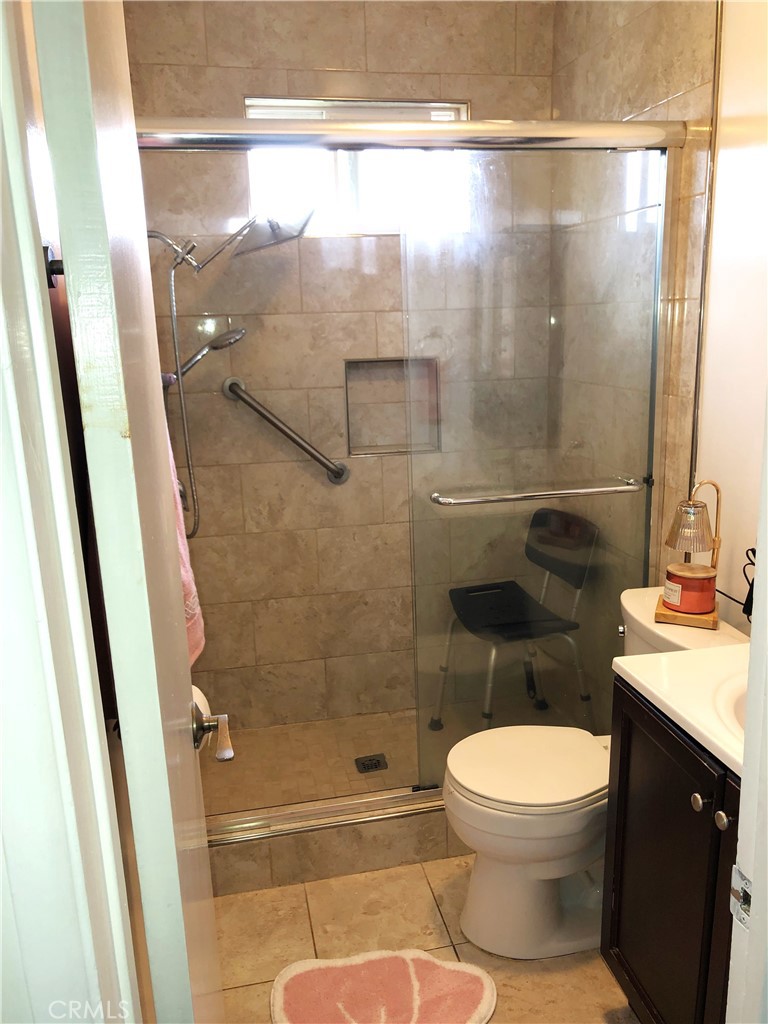 8808 Olive Street Bellflower, CA 90706 - Photo 26 of 42 Bathroom #1