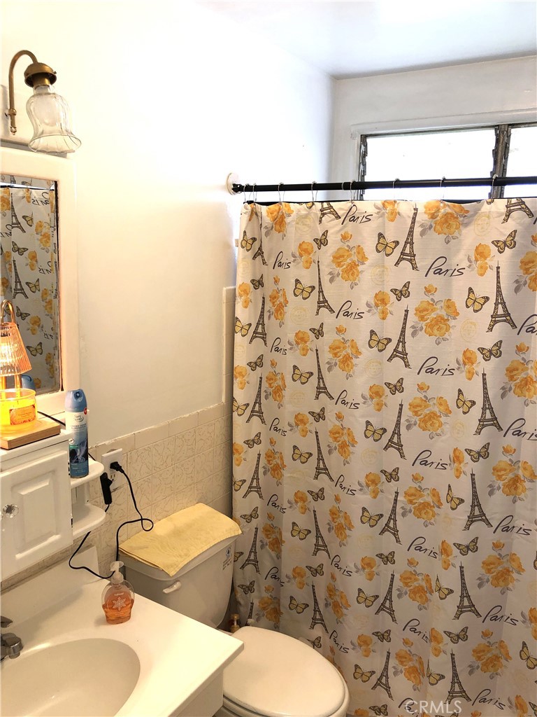 8808 Olive Street Bellflower, CA 90706 - Photo 28 of 42 Bathroom #2