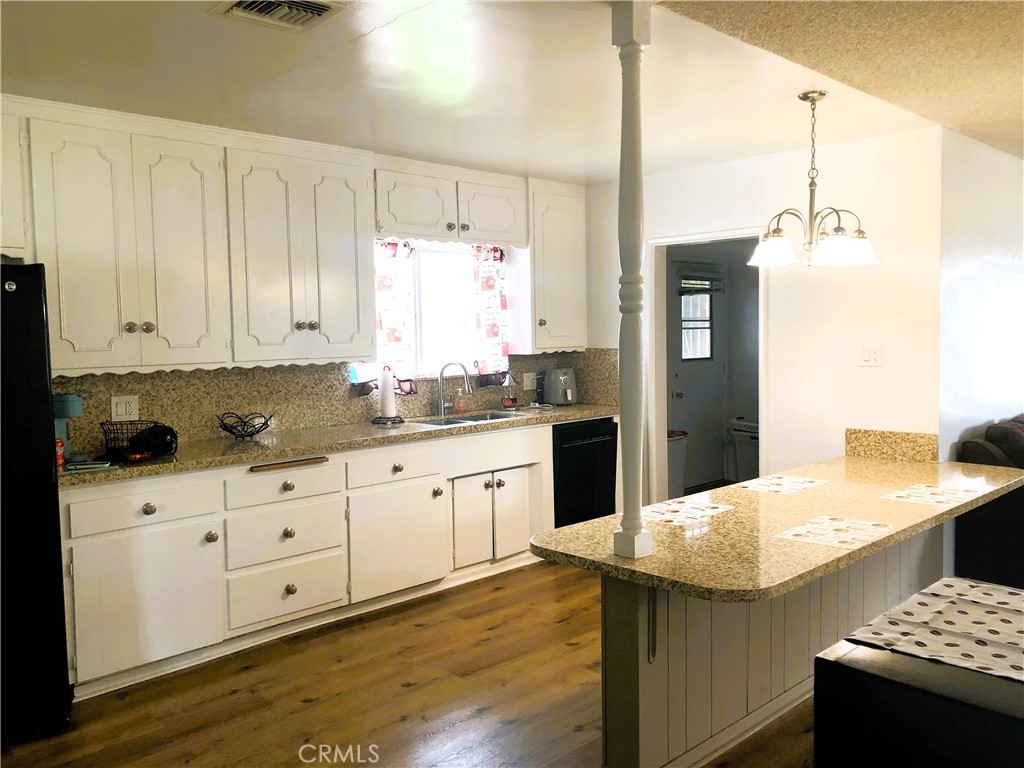 8808 Olive Street Bellflower, CA 90706 - Photo 9 of 42 Breakfast / Dining Counter