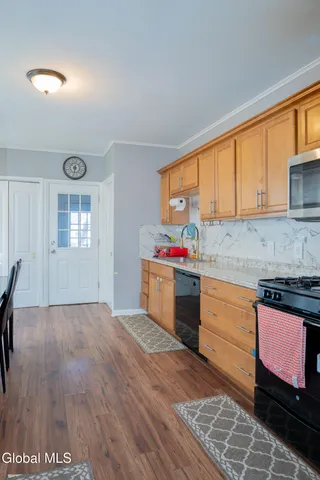 $325,000 | 818 Bedford Road, Schenectady, NY 12308