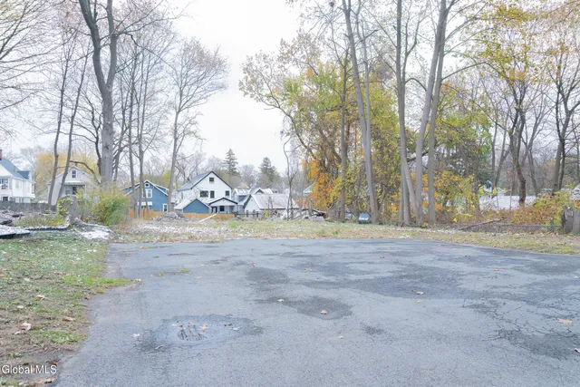 $325,000 | 818 Bedford Road, Schenectady, NY 12308