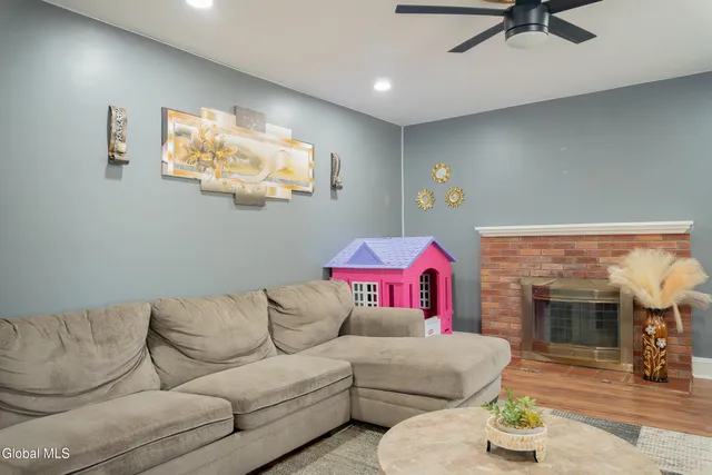 $325,000 | 818 Bedford Road, Schenectady, NY 12308