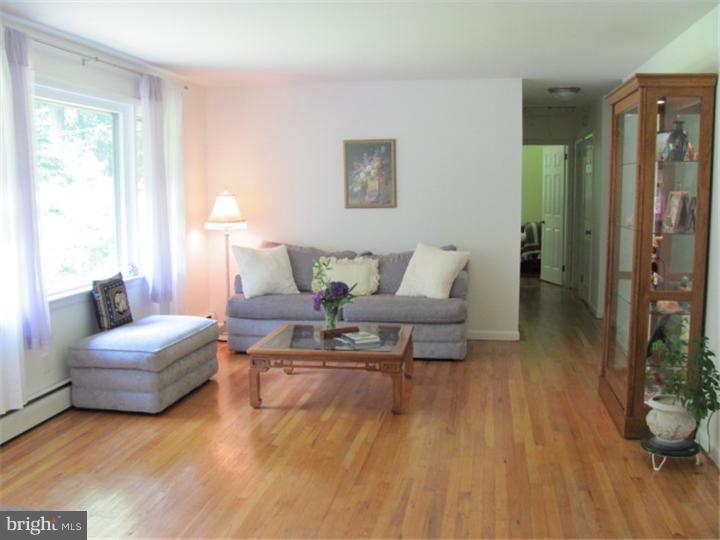 1605 Deacon Road Hainesport, NJ 08036 - Photo 5 of 23 Living Room