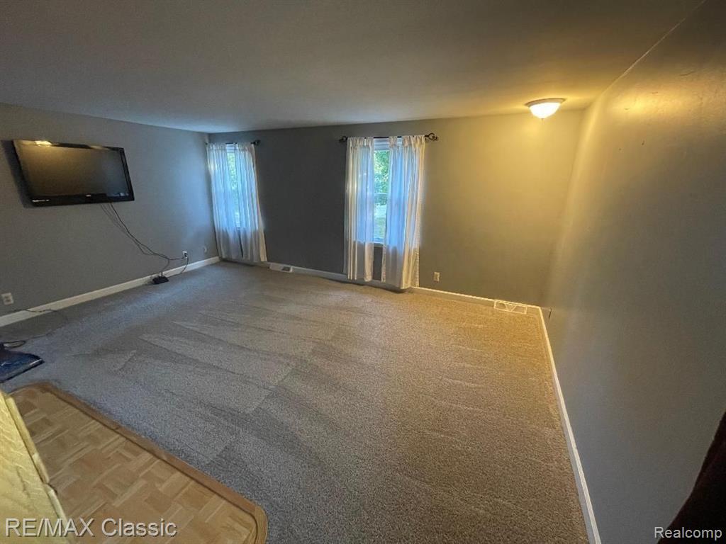 4185 England Beach Road White Lake, MI 48383 - Photo 5 of 23 Gallery Image 5