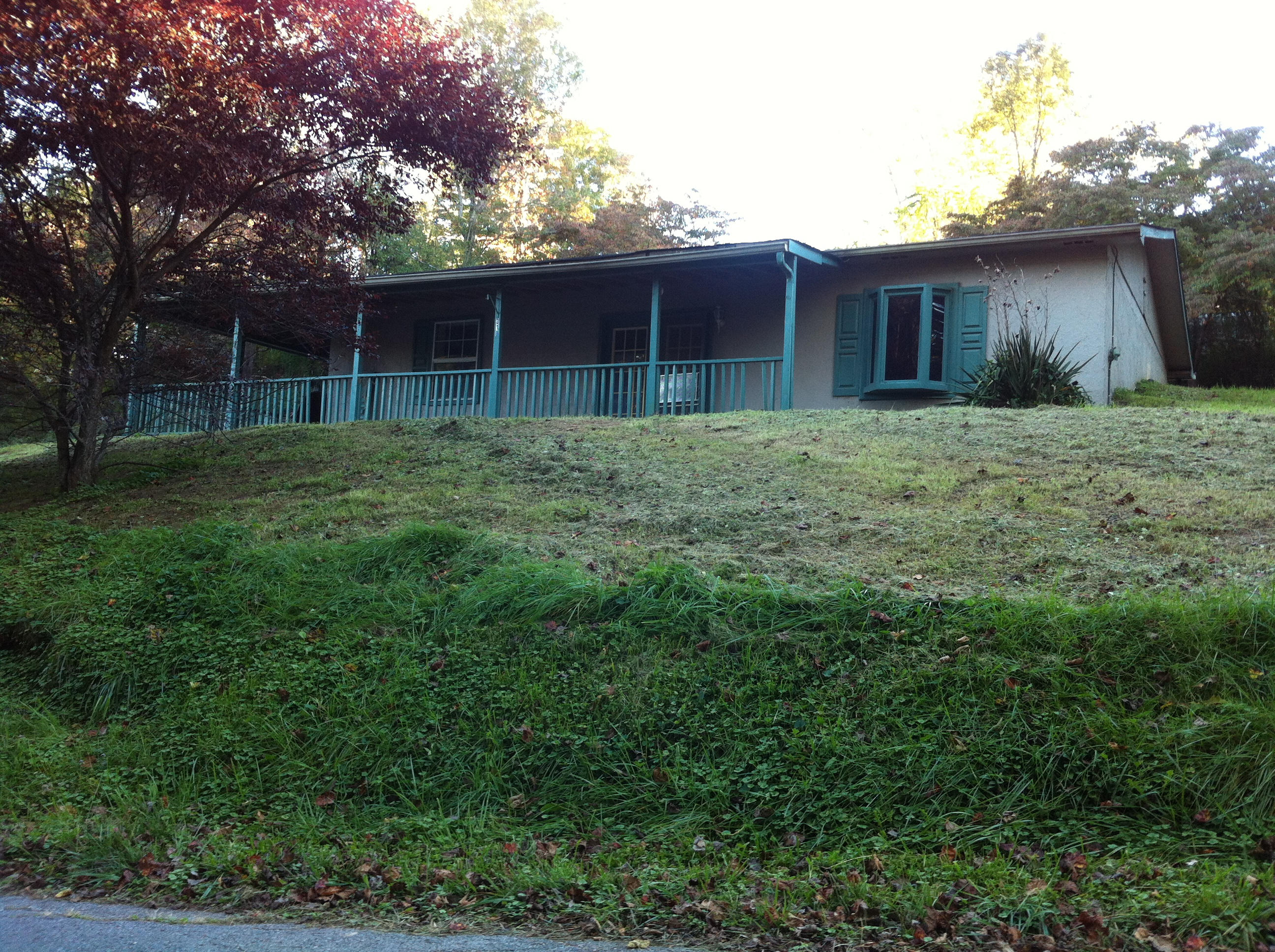 318 McDeerman Road Jacksboro, TN 37757 - Photo 1 of 6 Front view of home