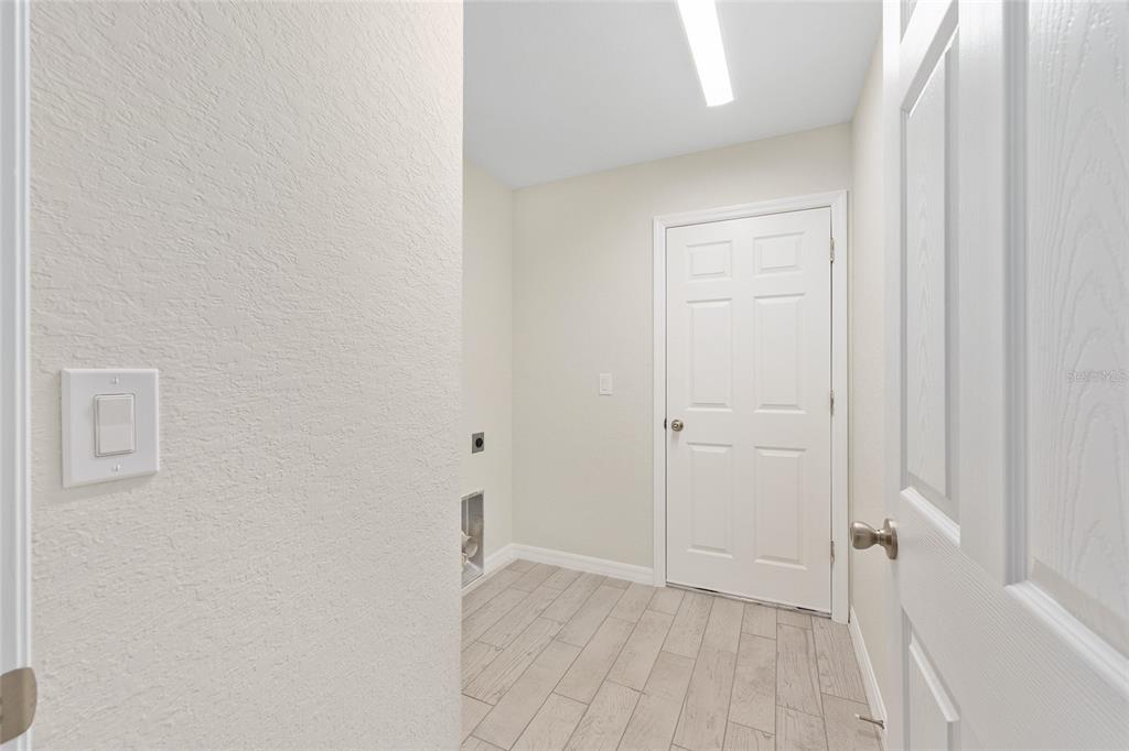 358 Locust Road Ocala, FL 34472 - Photo 30 of 48 a view of an empty room