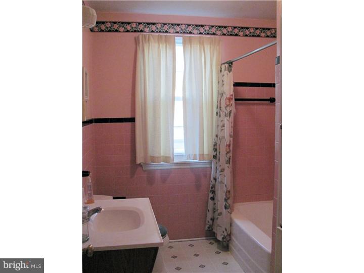141 Oxford Road Cinnaminson, NJ 08077 - Photo 17 of 18 Bathroom