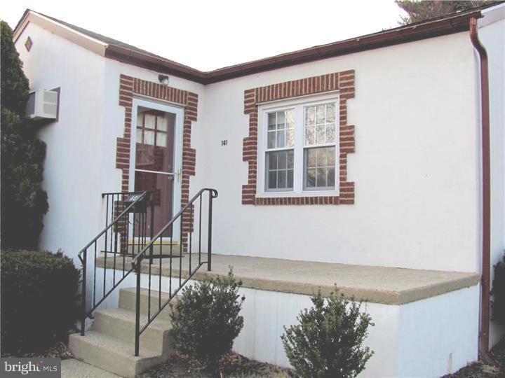 141 Oxford Road Cinnaminson, NJ 08077 - Photo 3 of 18 Porch