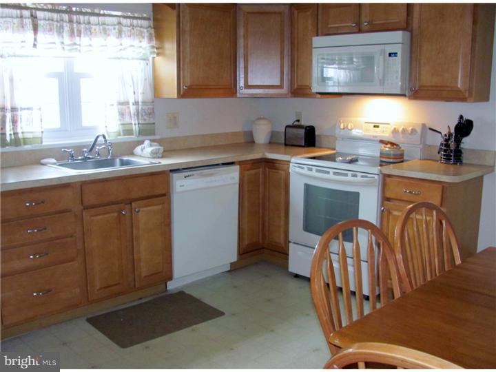 141 Oxford Road Cinnaminson, NJ 08077 - Photo 9 of 18 Kitchen