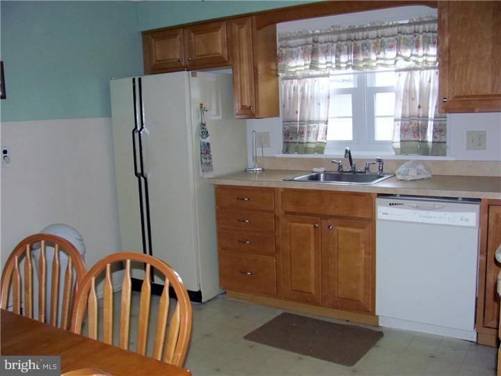 141 Oxford Road Cinnaminson, NJ 08077 - Photo 10 of 18 Kitchen
