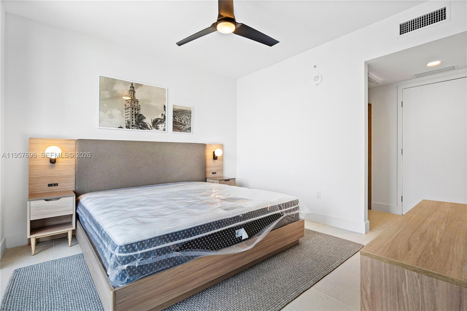 159 Northeast 6th Street, Unit 2707 Miami, FL 33132 - Photo 7 of 14