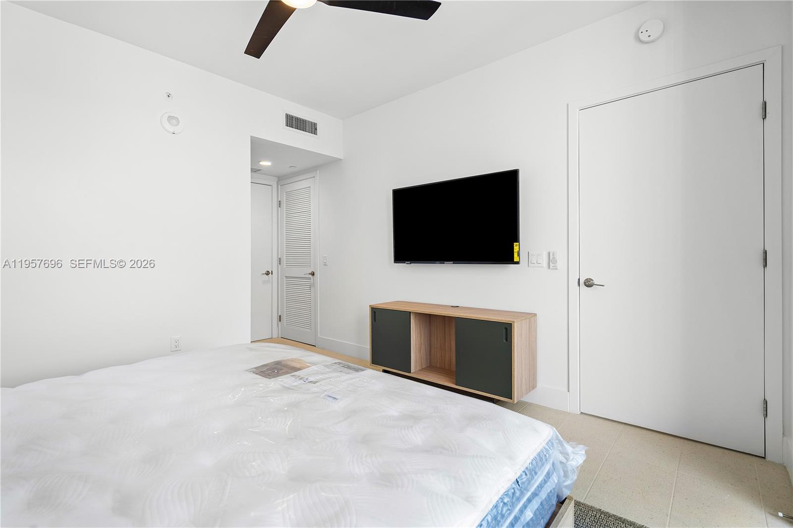 159 Northeast 6th Street, Unit 2707 Miami, FL 33132 - Photo 8 of 14