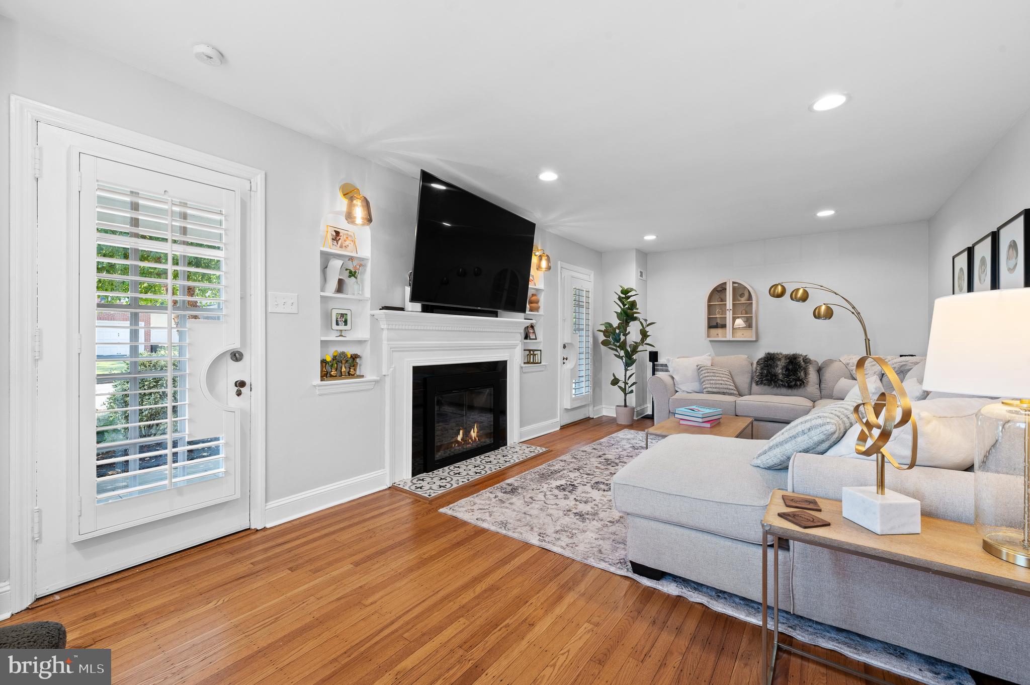 300 Shelbourne Road Havertown, PA 19083 - Photo 4 of 26 Living Room