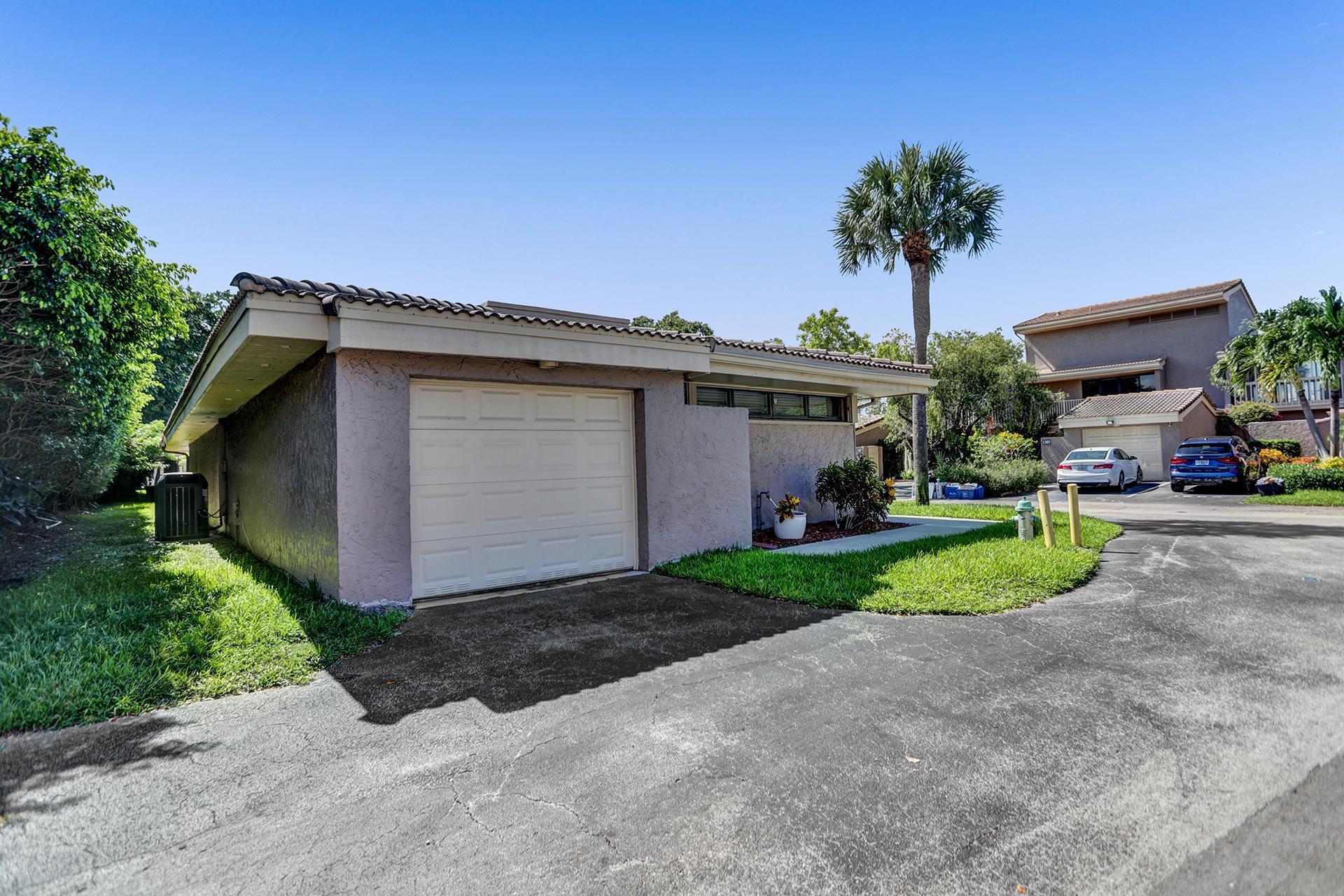 1600 St Andrews Road, Unit 109 Hollywood, FL 33021 - Photo 2 of 35 B27I6636