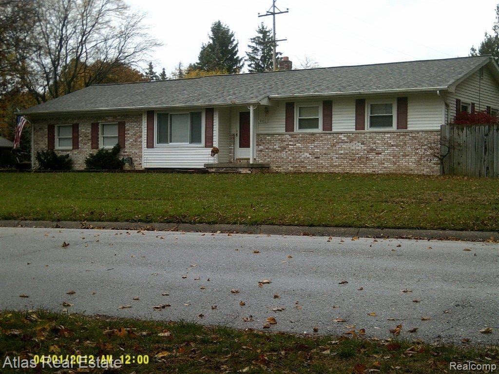 940 Springview Drive Flushing, MI 48433 - Photo 1 of 22 Newer roof.jpg