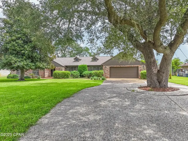 $480,000 | 811 West Pierson Drive, Lynn Haven, FL 32444